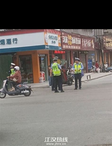 赞！淄博公安交警“爱心头盔”安全守护群众出行！