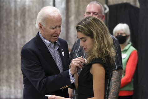 Video distorts Biden placing voting sticker on granddaughter | AP News