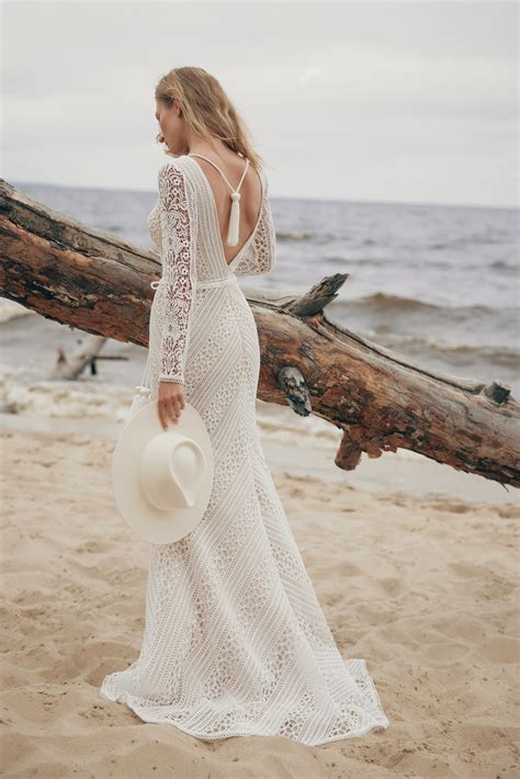 Boat Neck Wedding Dresses: Elegant Styles | Ariamo Bridal