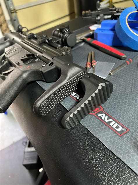 MP5: Roller-Delayed Blowback subgun