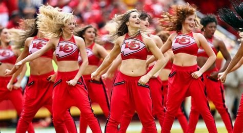 Chiefs' Cheerleaders Going Viral Before Start of Thursday Game