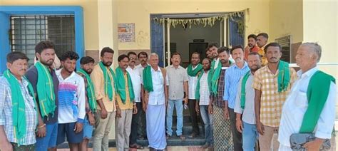 power cut, bescom office besieged by farmers