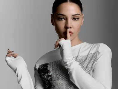 Madelyn Cline by Arseny Jabiev for Glamour Germany Women Of The Year ...