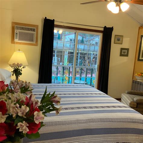 THE WOODS COTTAGES AND CABINS AT THE RUSSIAN RIVER (Guerneville, CA ...