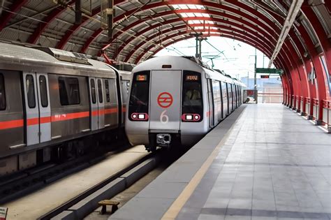 Noida City Centre Metro Station on Delhi Blue Line | Wave City Centre ...