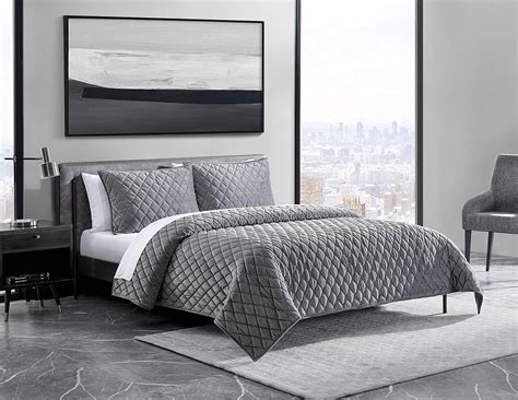 Amazon.com: Vera Wang - King Quilt Set, Luxurious Velvet Bedding with ...