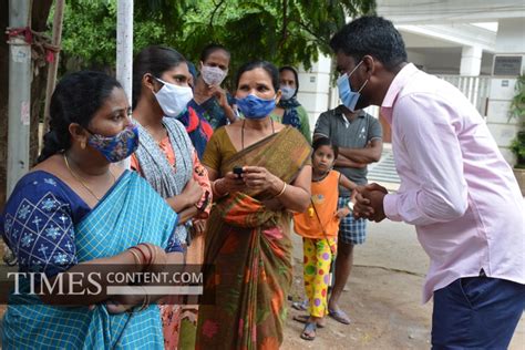 Rice ATM News Photo IT employee Dosapati Ramu interacti...