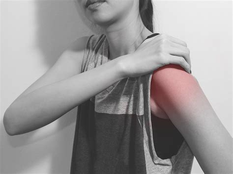 Frozen Shoulder - Symptoms, Causes, Diagnosis, Treatment & Exercises