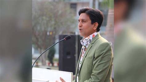 कुमार विश्वास को फिल्मों की स्क्रिप्ट से शिकायत, बोले- भाषा पर रहम करो ...