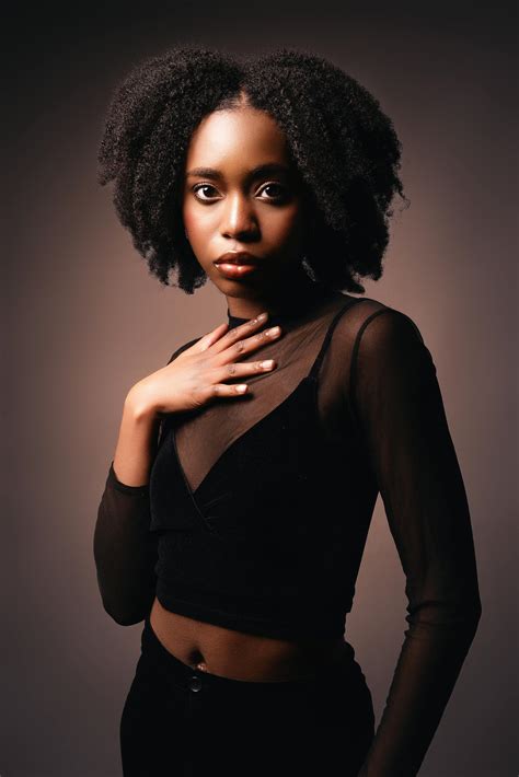 Woman Bing Search 的图像结果