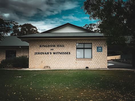 Beyond Kingdom Hall: Jehovah's Witnesses Cult Dynamics - Iconic ...