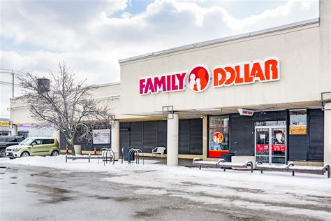 Grocery & Family Dollar Center | $401K NOI | 90% Occupied - Marketplace