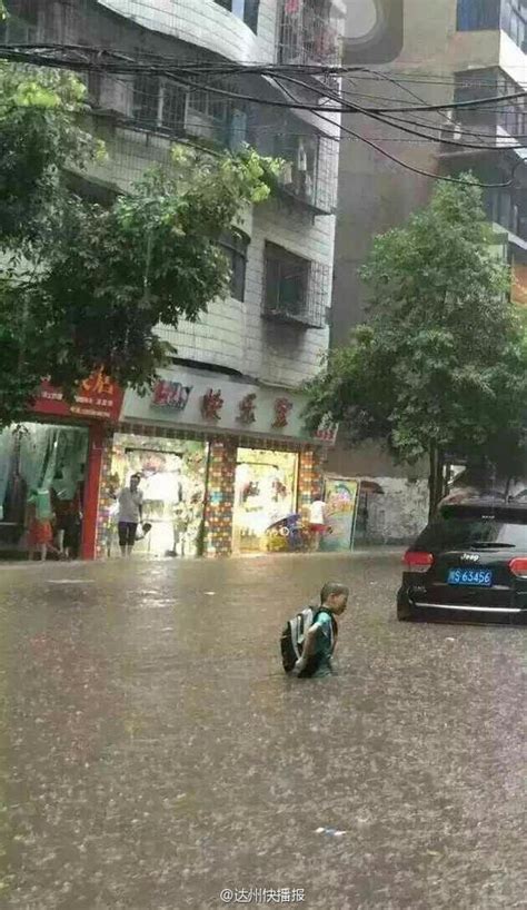 四川达州遭暴雨 一小学生被积水冲倒疑溺水身亡_央广网