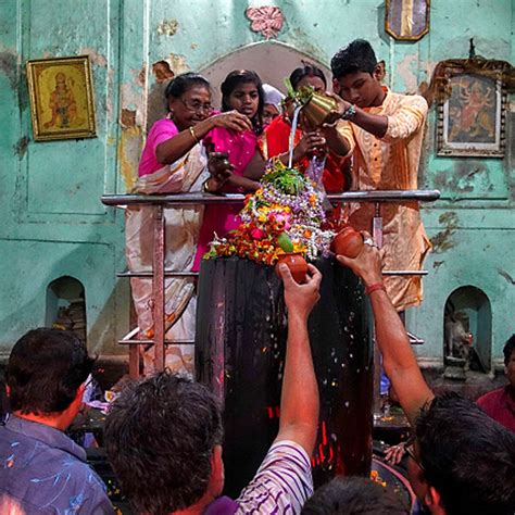 Astrology Tips: কর্মক্ষেত্রের সমস্যায় নাজেহাল? এইভাবে শিব পুজোয় মিলবে ...