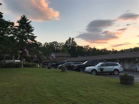 ALPINE VILLAGE INN (Blowing Rock) - Inn Reviews, Photos, Rate ...