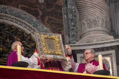 The Historical Origins of Veronica's Veil: Inside the Cloth Relic of ...