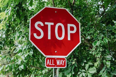 Here's Who Goes First at a Four-Way Stop | Capital One Auto Navigator