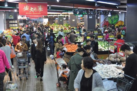 安徽阜阳：商超志愿者为群众配送新鲜蔬菜-人民图片网