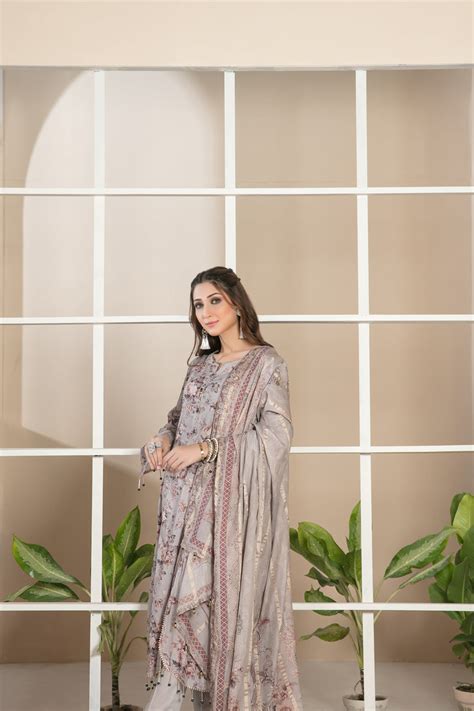 Tawakkal Farzin Lawn Collection 2022 – D-7069 – YourLibaas
