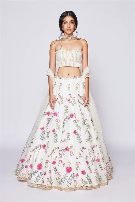 A Hundred Flowers – Chamee and Palak official