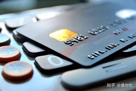 33家银行信用卡最新数据：平均每个持卡人负债2.2万_腾讯新闻