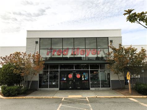 Fred Meyer at Casino and Evergreen Way in Everett, Washington Closing ...