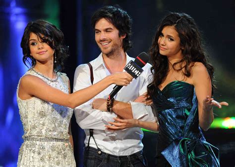 Ian Somerhalder Und Nina Dobrev Nina Dobrev Is Officially Back For