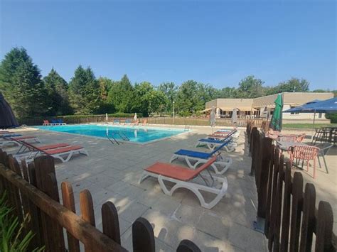CAMPING L'ETANG BLEU (Mareuil en Périgord) - Campground Reviews ...