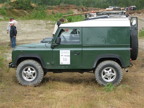 File:Land Rover Defender 90 hardttop.jpg - Wikimedia Commons