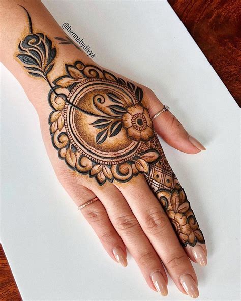 22 Easy Henna Designs for Beginners for Your Hands & Feet