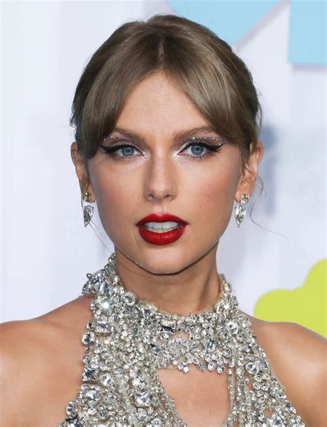 I can’t wait to worship this pic of Queen Tay : r/WorshipTaylorSwift