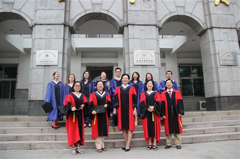 外国语学院2013届研究生毕业合影-中国政法大学外国语学院