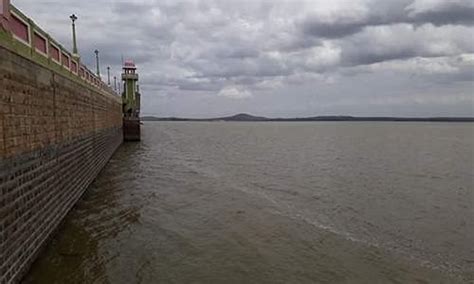 பவானிசாகர் அணையின் நீர்மட்டம் 82 அடியாக சரிந்தது | Erode News The water ...