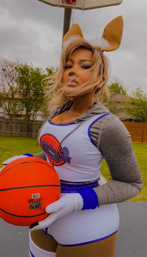 Lola Bunny for Bunny Day [Self] : r/cosplay