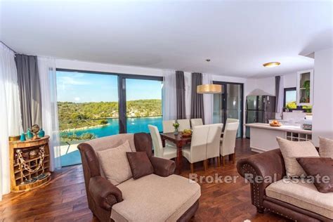 Wyspa Šolta - Niezwykła willa z widokiem na morze