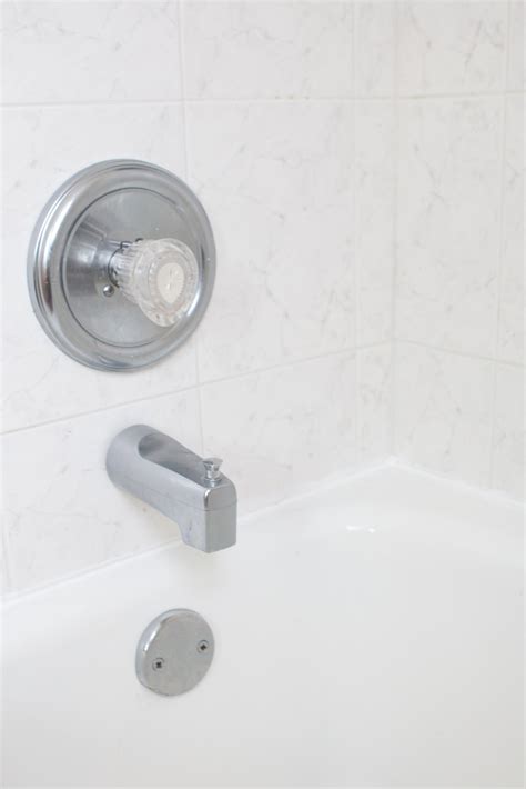 How to Recaulk a Bathtub, Step-by-Step | The DIY Playbook