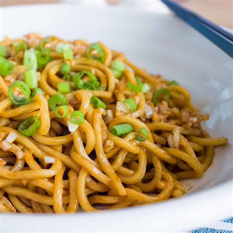 Asian Garlic Noodles Recipe - Quick and Easy!