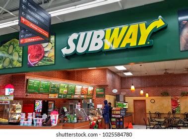 Subway Restaurant Sign 的图像结果
