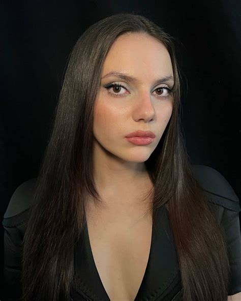 Dafne Keen is so hot, love that face and tummy/hips. : r/jerkofftoceleb