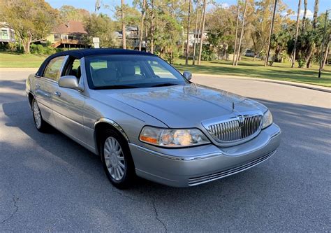 2005 Lincoln Town Car | PJ's Auto World Classic Cars for Sale