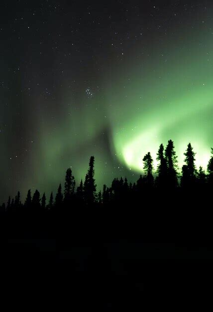 Night star galaxy sky clouds scenery nice aurora scenery | Premium Photo