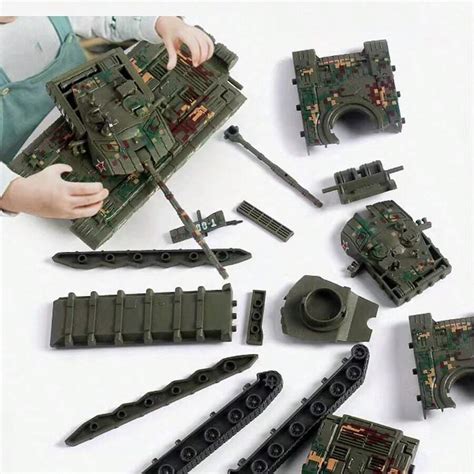 Ultime ore dell'offerta Modello di elicottero militare e carro armato ...
