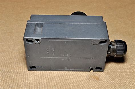 R.stahl 8040/12 consig push button – Aeliya Marine Tech