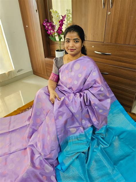 Trending Kanjivaram Pattern Coin Buttas Pure Handloom Soft Silk Saree ...