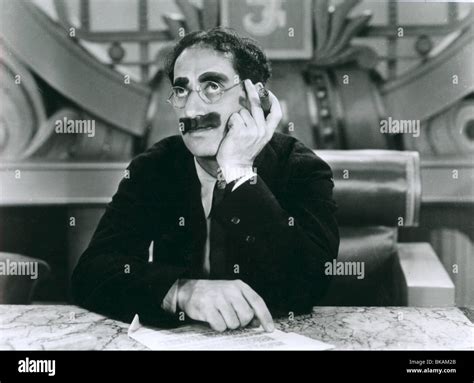 DUCK SOUP (1933) MARK BROTHERS GROUCHO MARX DCKS 001P Stock Photo - Alamy