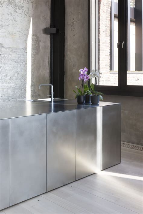 ILB interieur - keuken in loft te Wijnegem | Stainless steel kitchen ...