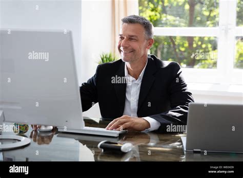 Man On Computer 的图像结果