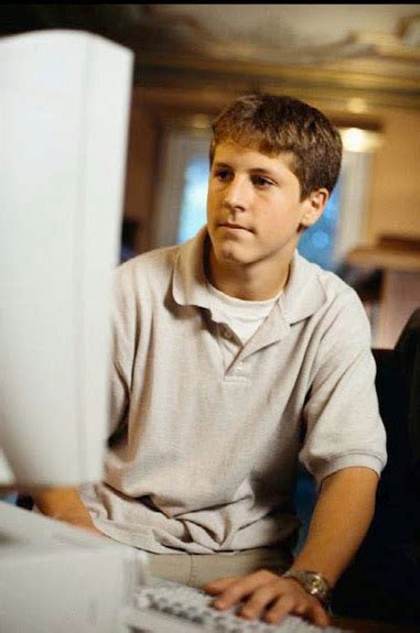 Young Computer Support 的图像结果