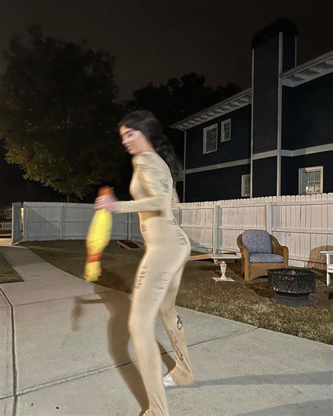 actress Anna Lore has dressed up as Laura for an early Halloween : r/littledemon