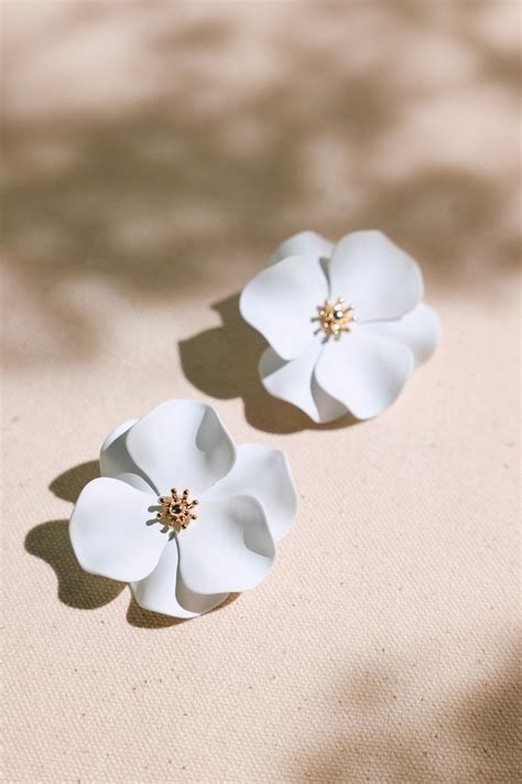 White & Gold Flower Earrings - All Earrings | Red Dress